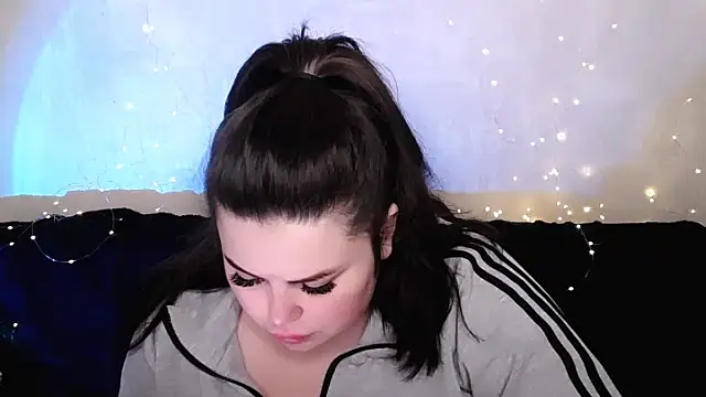 Emily Mo online show from March 6, 2026, 6:43 am