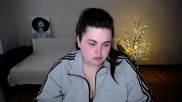 Emily Mo online show from May 29, 2026, 5:49 am