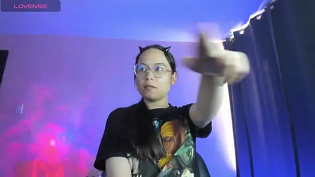 Snapshot of shantalc3rezo chatting on November 3, 2025, 8:43 pm shantalc3rezo online show from November 3, 2025, 8:43 pm