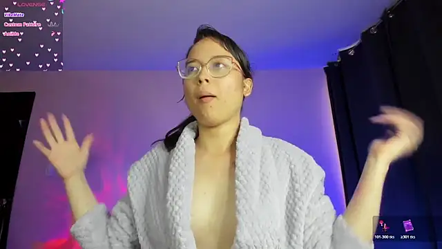 Snapshot of shantalc3rezo chatting on November 9, 2025, 10:19 pm shantalc3rezo online show from November 9, 2025, 10:19 pm