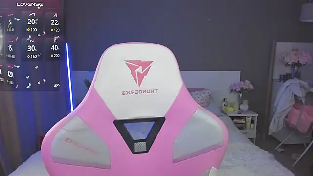 Snapshot of Katie_Cooper_ chatting on December 14, 2024, 8:29 pm Katie Cooper online show from December 14, 2024, 8:29 pm