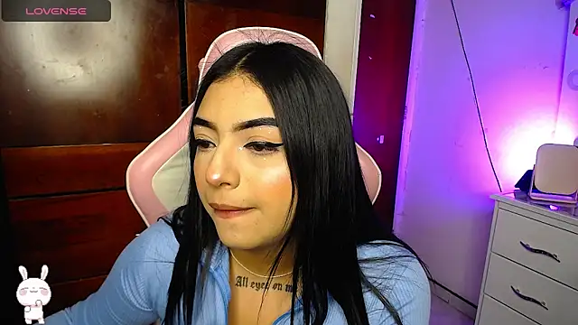 Snapshot of eva_six chatting on December 3, 2024, 11:35 pm eva six online show from December 3, 2024, 11:35 pm