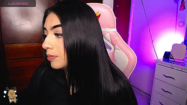 Snapshot of eva_six chatting on January 17, 2025, 8:33 pm eva six online show from January 17, 2025, 8:33 pm