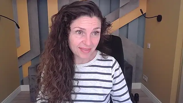 EllaLong online show from November 2, 2025, 12:29 pm