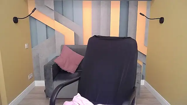 EllaLong online show from November 28, 2025, 12:30 pm