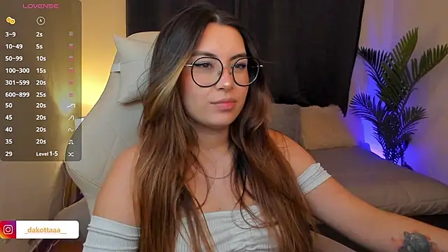 Snapshot of dakottaa_ chatting on February 3, 2026, 11:32 pm dakottaa online show from February 3, 2026, 11:32 pm