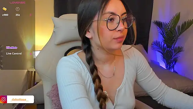 Snapshot of dakottaa_ chatting on February 11, 2026, 11:32 pm dakottaa online show from February 11, 2026, 11:32 pm