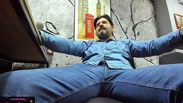 Snapshot of Maxi_TheBigDaddy chatting on December 19, 2025, 10:00 am Maxi TheBigDaddy online show from December 19, 2025, 10:00 am