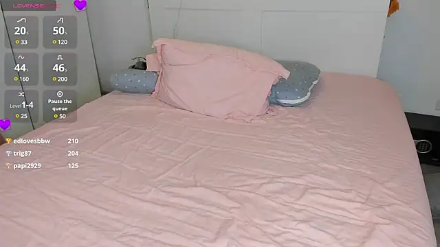 Snapshot of xonicxo chatting on December 9, 2024, 3:22 pm xonicxo online show from December 9, 2024, 3:22 pm