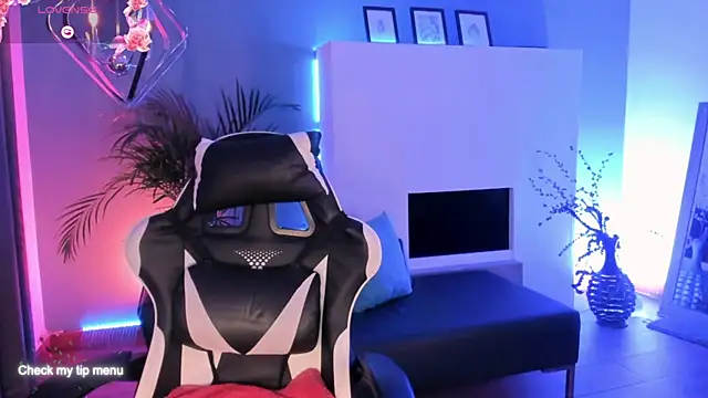 Snapshot of Megan_inked chatting on December 14, 2025, 3:01 am Megan inked online show from December 14, 2025, 3:01 am