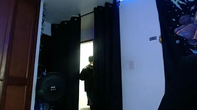 Snapshot of shy_katy_ chatting on December 19, 2024, 1:50 am shy katy online show from December 19, 2024, 1:50 am