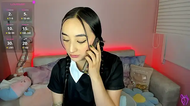 tinysara online show from March 6, 2026, 4:25 pm