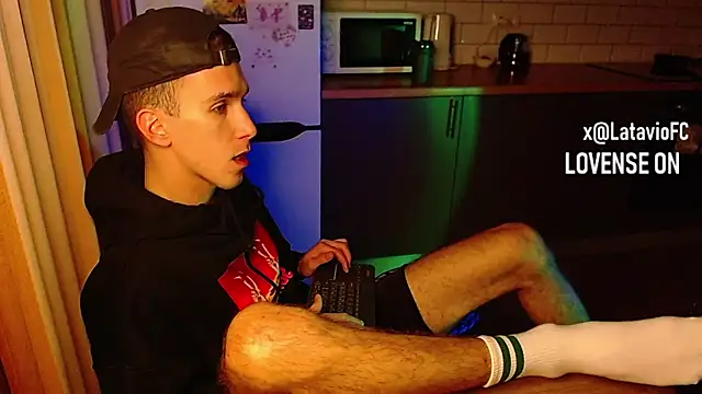 Snapshot of Midnighter_ chatting on September 28, 2025, 3:23 am Midnighter  online show from September 28, 2025, 3:23 am