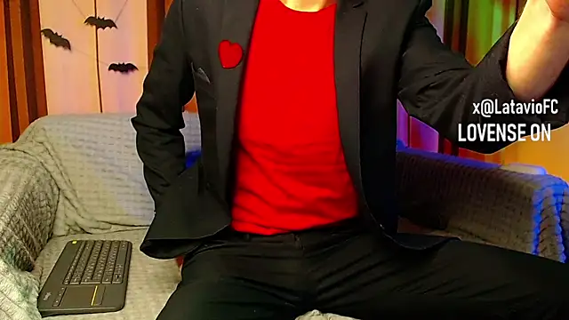 Snapshot of Midnighter_ chatting on October 31, 2025, 11:06 pm Midnighter  online show from October 31, 2025, 11:06 pm