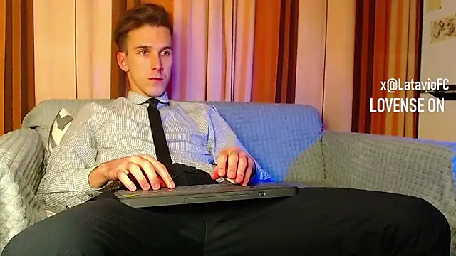 Midnighter  online show from November 28, 2025, 11:57 am