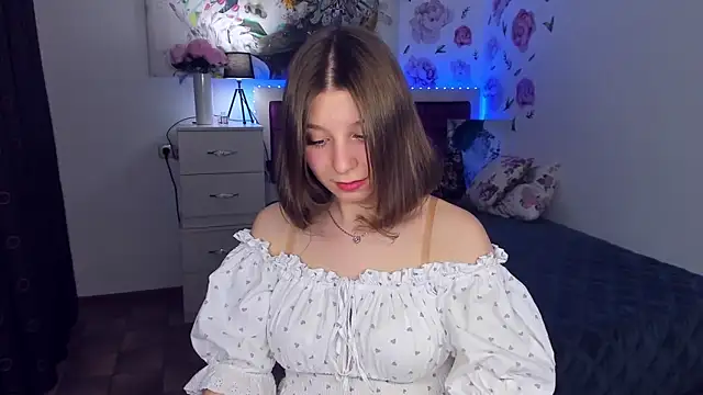 Snapshot of RinaMoore chatting on February 9, 2025, 2:50 pm RinaMoore online show from February 9, 2025, 2:50 pm