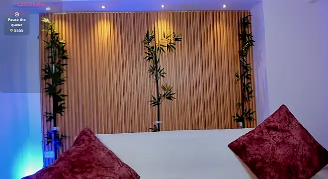 charlottewhitte online show from March 9, 2026, 11:14 am