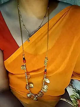 Snapshot of tuttifrutti17 chatting on December 6, 2024, 5:33 pm tuttifrutti17 online show from December 6, 2024, 5:33 pm