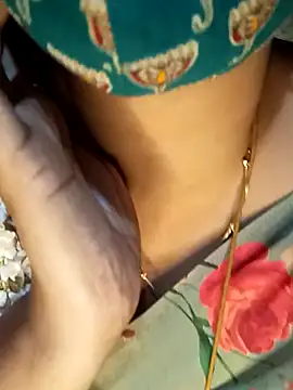 Snapshot of tuttifrutti17 chatting on January 2, 2025, 5:39 pm tuttifrutti17 online show from January 2, 2025, 5:39 pm