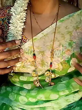 Snapshot of tuttifrutti17 chatting on February 3, 2025, 5:35 pm tuttifrutti17 online show from February 3, 2025, 5:35 pm