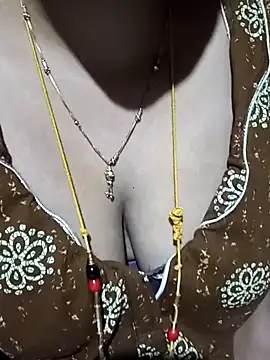 Snapshot of tuttifrutti17 chatting on November 18, 2025, 5:06 pm tuttifrutti17 online show from November 18, 2025, 5:06 pm