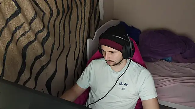 Snapshot of iurytx chatting on February 23, 2025, 1:35 am iurytx online show from February 23, 2025, 1:35 am