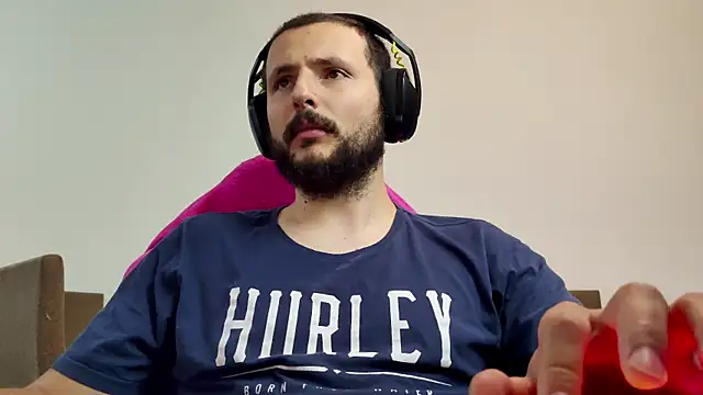 Snapshot of iurytx chatting on October 31, 2025, 9:49 pm iurytx online show from October 31, 2025, 9:49 pm