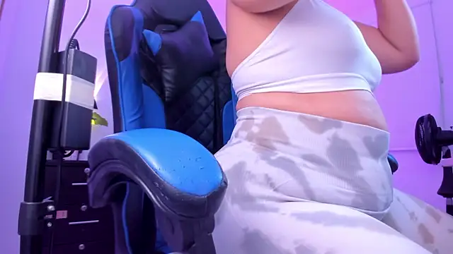 Snapshot of izaro22 chatting on January 14, 2026, 12:44 pm izaro22 online show from January 14, 2026, 12:44 pm