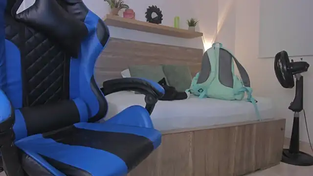 Snapshot of izaro22 chatting on February 18, 2026, 12:34 pm izaro22 online show from February 18, 2026, 12:34 pm