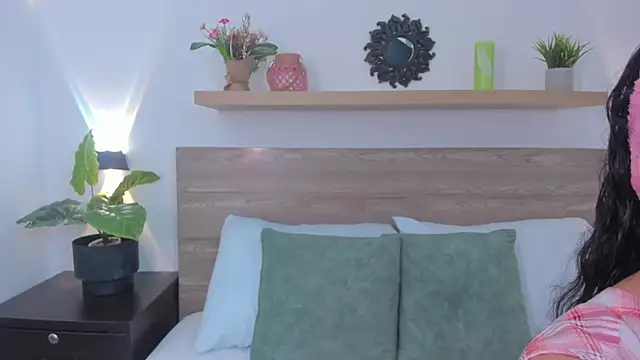 Snapshot of izaro22 chatting on February 19, 2026, 12:56 pm izaro22 online show from February 19, 2026, 12:56 pm