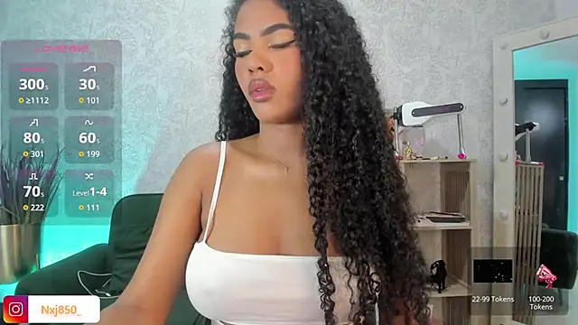 Snapshot of HOTBLACKANDWHITE2 chatting on November 3, 2025, 2:57 am HOTBLACKANDWHITE2 online show from November 3, 2025, 2:57 am