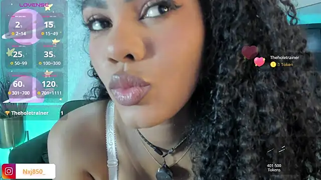 Snapshot of HOTBLACKANDWHITE2 chatting on November 16, 2025, 4:40 am HOTBLACKANDWHITE2 online show from November 16, 2025, 4:40 am