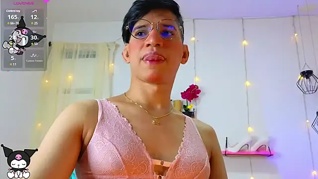 Ariel Femboy  online show from March 5, 2025, 4:24 am