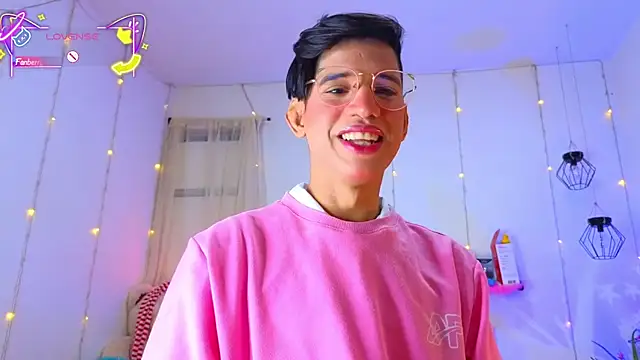 Ariel Femboy  online show from January 7, 2026, 5:10 am