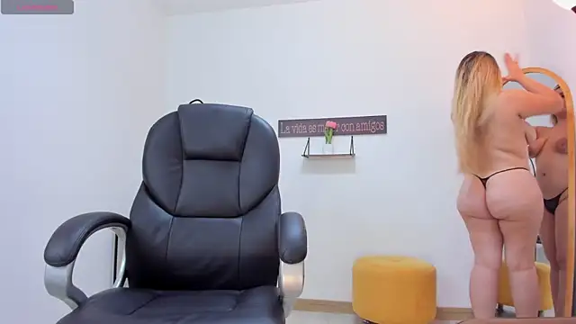 Snapshot of camiilaa1 chatting on December 2, 2024, 3:15 am camiilaa1 online show from December 2, 2024, 3:15 am