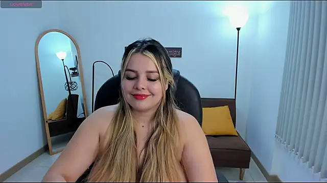 Snapshot of camiilaa1 chatting on January 19, 2025, 5:37 am camiilaa1 online show from January 19, 2025, 5:37 am