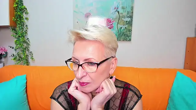 iamyourdream89 online show from November 18, 2025, 12:31 pm