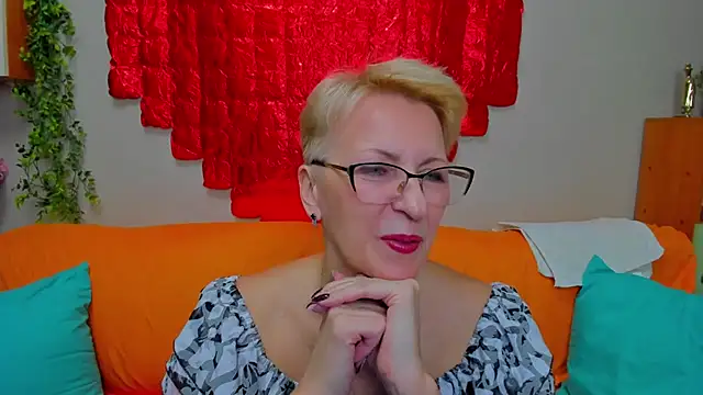 iamyourdream89 online show from February 16, 2026, 6:26 pm