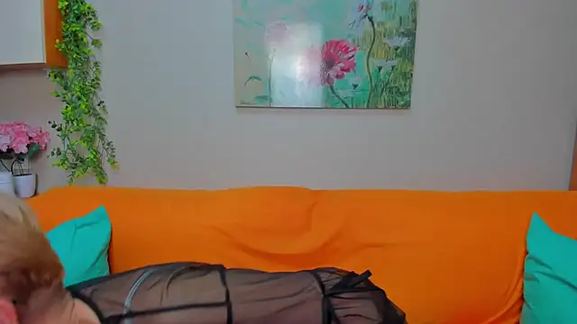 Snapshot of iamyourdream89 chatting on May 17, 2026, 10:44 am iamyourdream89 online show from May 17, 2026, 10:44 am