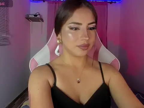 lucykinky22 online show from October 25, 2025, 10:26 pm