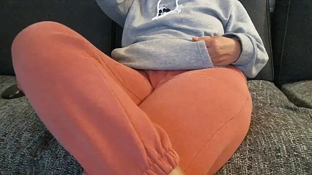 mysteriouscouple001 online show from April 3, 2026, 9:46 pm