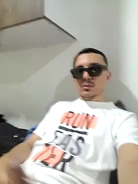 Snapshot of axeldaviid chatting on November 29, 2025, 3:20 am axeldaviid online show from November 29, 2025, 3:20 am