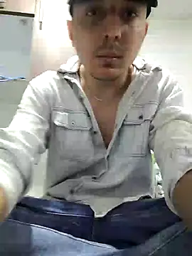 Snapshot of axeldaviid chatting on March 7, 2026, 2:30 am axeldaviid online show from March 7, 2026, 2:30 am