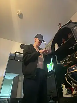 Toyjungee online show from February 4, 2025, 2:43 pm