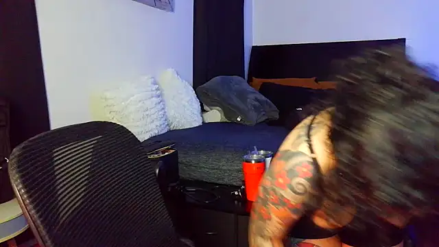 kimmiakiss22 online show from November 9, 2025, 2:54 am