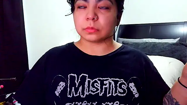 kimmiakiss22 online show from November 27, 2025, 5:04 pm