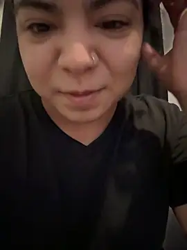 kimmiakiss22 online show from December 3, 2025, 7:45 pm