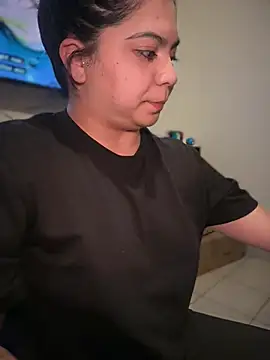 kimmiakiss22 online show from February 9, 2026, 7:12 am