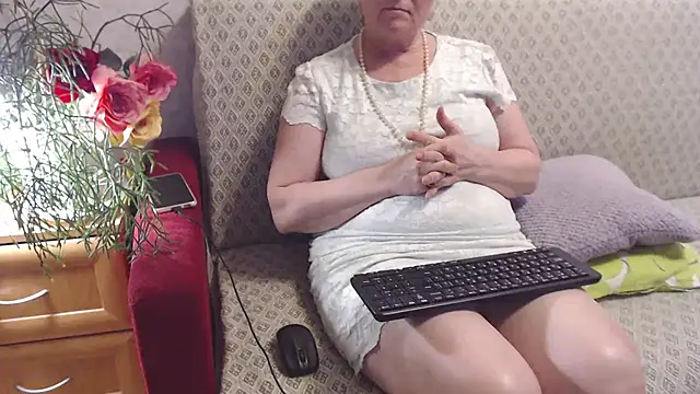 Snapshot of zarinafonliberman chatting on December 17, 2025, 6:58 pm zarinafonliberman online show from December 17, 2025, 6:58 pm