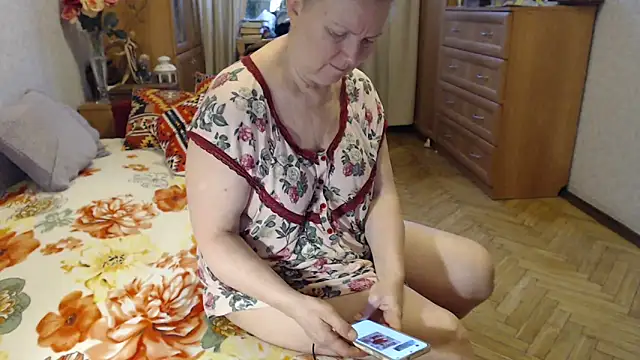 Snapshot of zarinafonliberman chatting on March 4, 2026, 6:08 am zarinafonliberman online show from March 4, 2026, 6:08 am